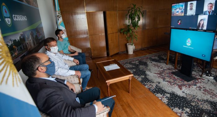 Suarez firmó un convenio con la institución Grooming Argentina_04