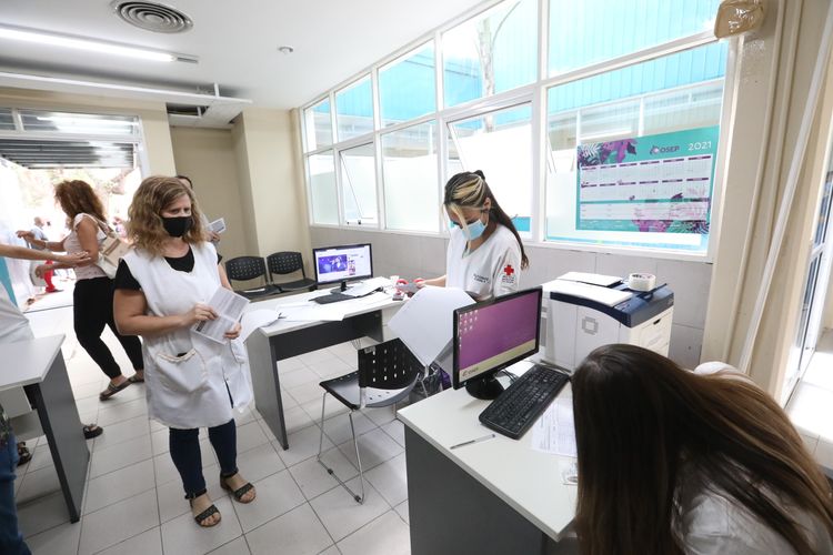 Vacunación a docentes de San Rafael_ Tercer dia (8)